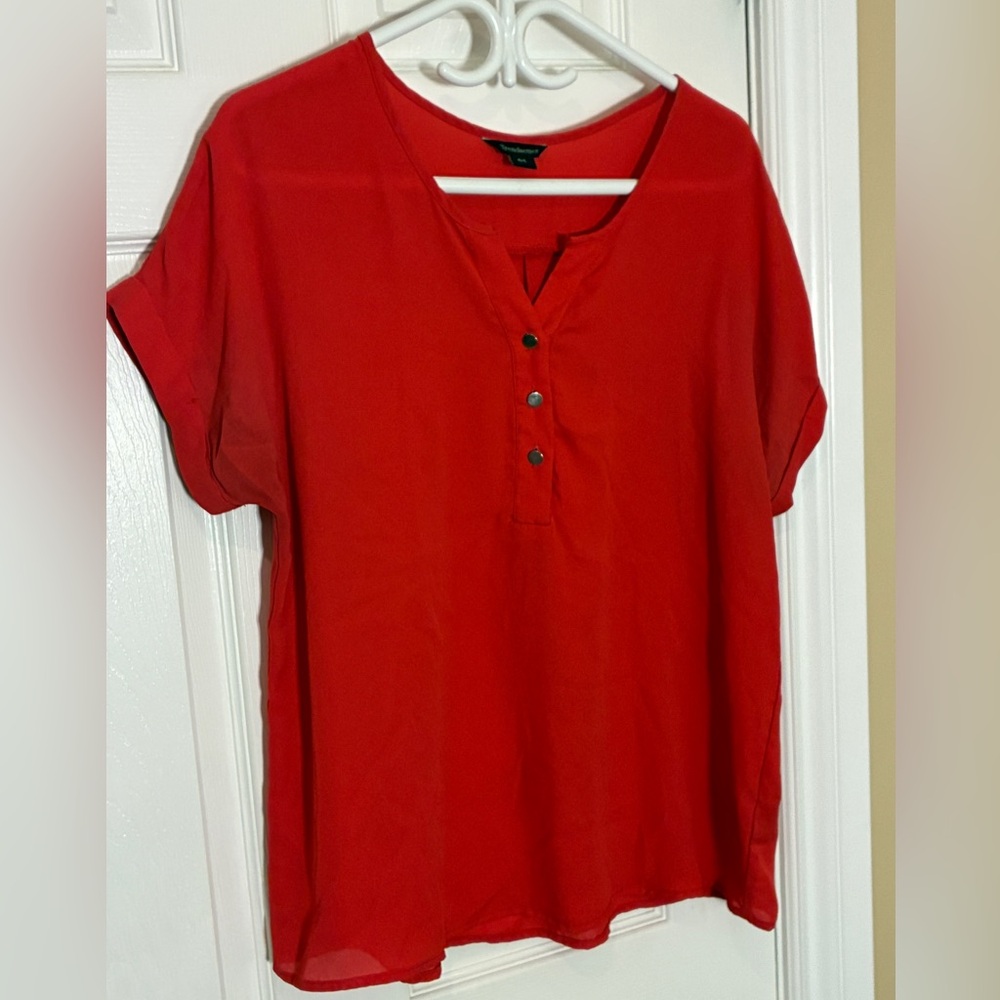 ⚡️3 for 25⚡️ Trendsetter Chic Red Button-Front Blouse - Size Large